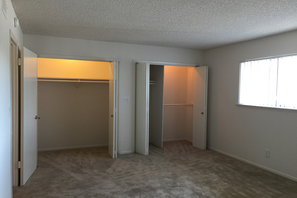 This image is the visual representation of Interior 2 in Fullerton Townhouse Apartments.
