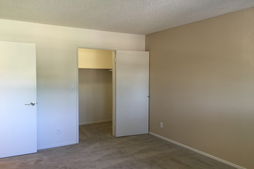 This image is the visual representation of Interior 4 in Fullerton Townhouse Apartments.
